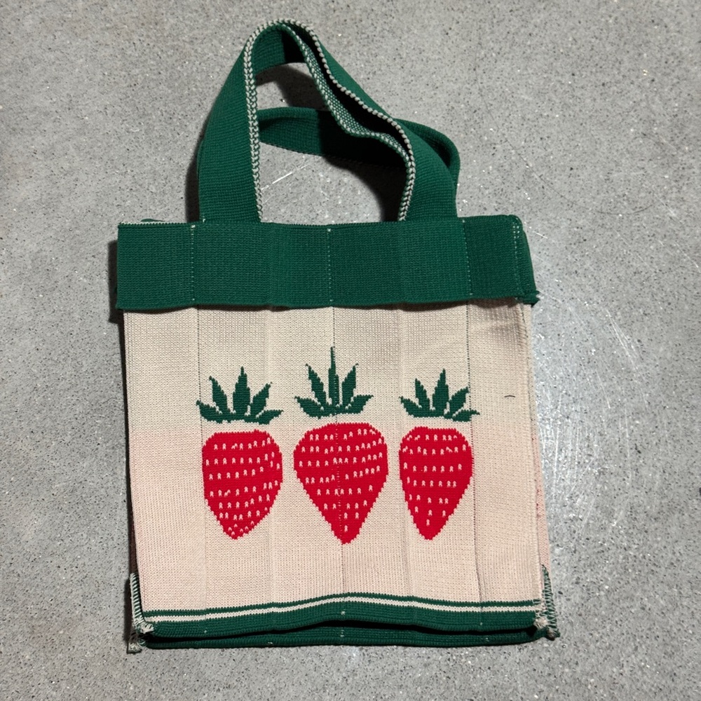 KNT365 Strawberry Knit Bag